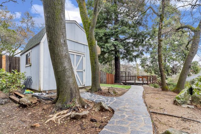 12735 Shockley Ct, Auburn, CA 95603