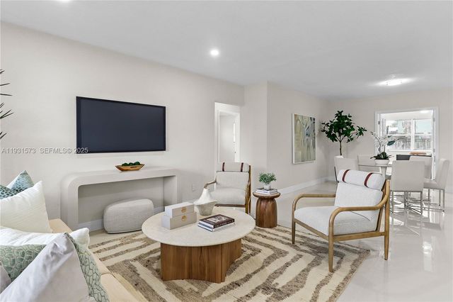 7430 Taylor St, Hollywood, FL 33024