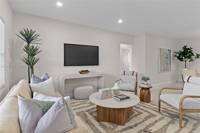 7430 Taylor St, Hollywood, FL 33024