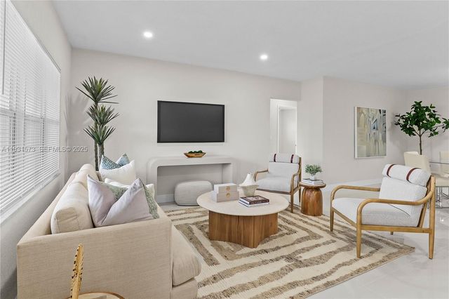 7430 Taylor St, Hollywood, FL 33024