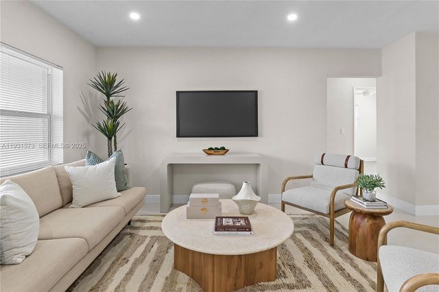 7430 Taylor St, Hollywood, FL 33024