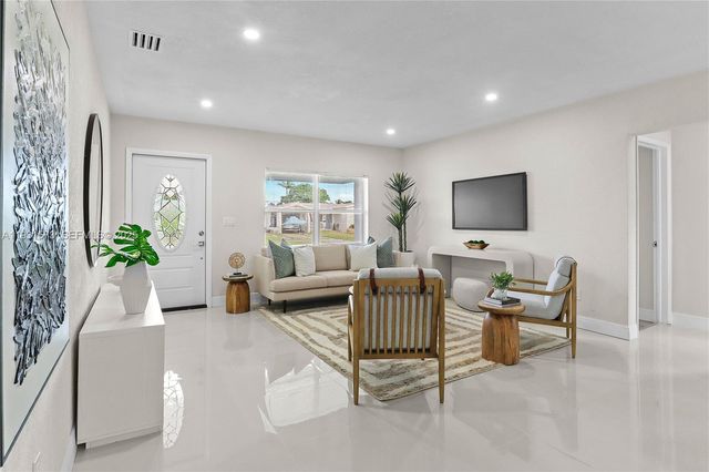 7430 Taylor St, Hollywood, FL 33024