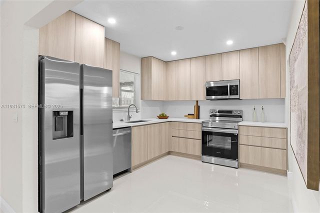 7430 Taylor St, Hollywood, FL 33024