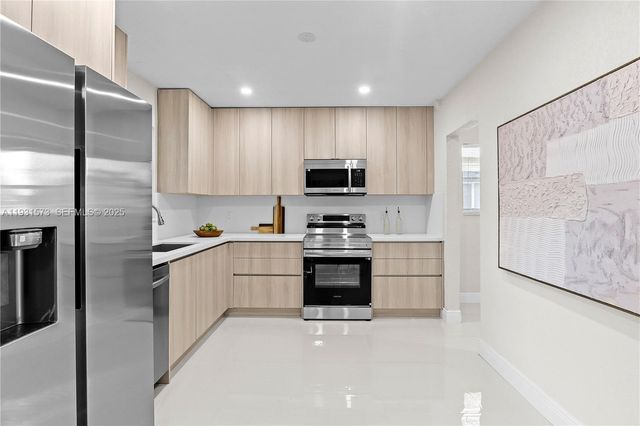 7430 Taylor St, Hollywood, FL 33024