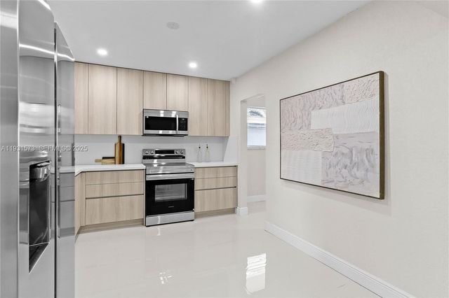 7430 Taylor St, Hollywood, FL 33024