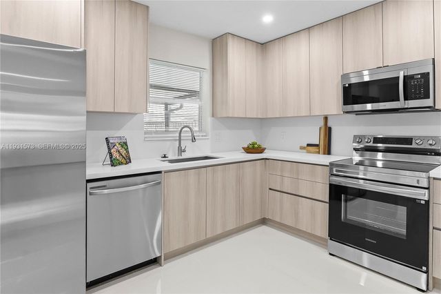 7430 Taylor St, Hollywood, FL 33024