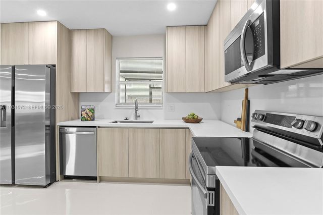 7430 Taylor St, Hollywood, FL 33024