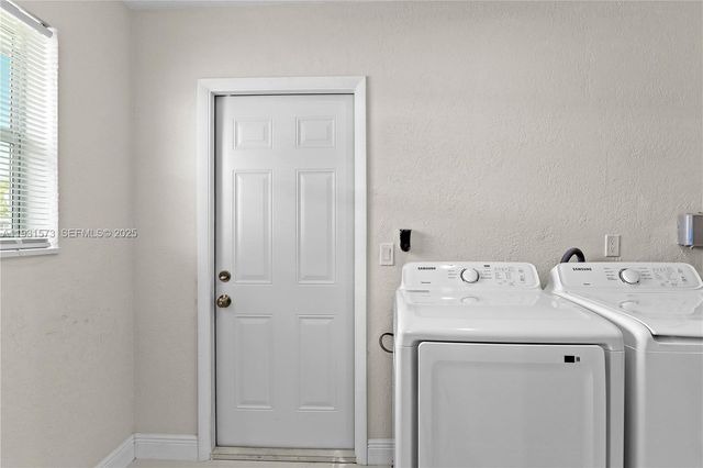 7430 Taylor St, Hollywood, FL 33024