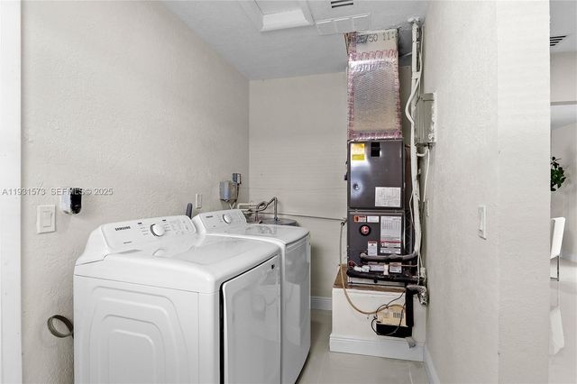 7430 Taylor St, Hollywood, FL 33024