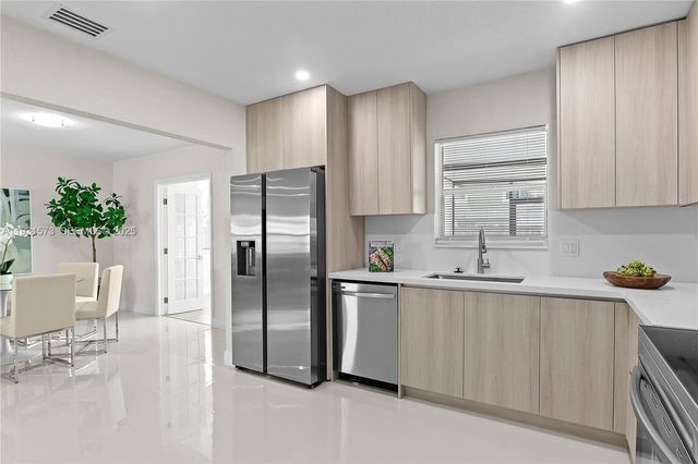 7430 Taylor St, Hollywood, FL 33024