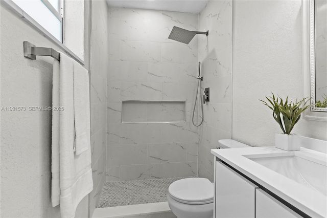 7430 Taylor St, Hollywood, FL 33024