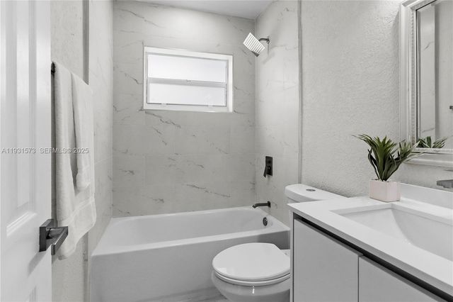 7430 Taylor St, Hollywood, FL 33024