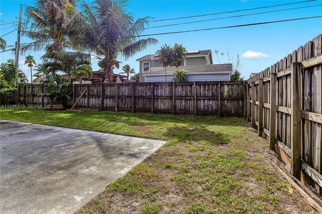 7430 Taylor St, Hollywood, FL 33024