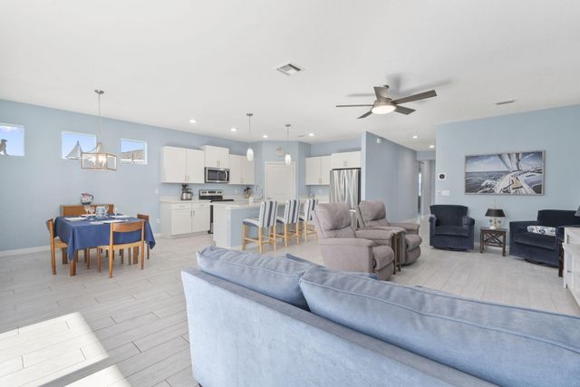 2780 NE Breezeway Circle, Jensen Beach, FL 34957