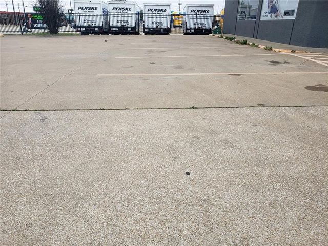 6709 Rufe Snow Drive, Watauga, TX 76148