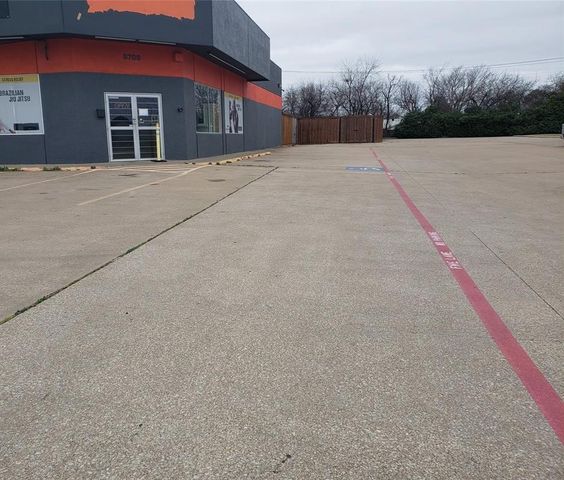 6709 Rufe Snow Drive, Watauga, TX 76148