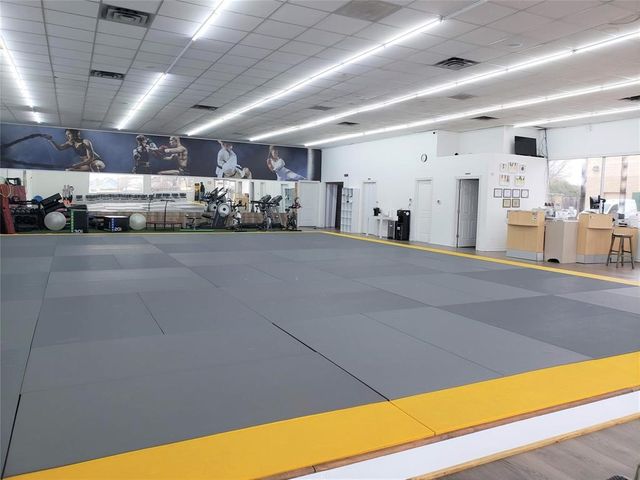 6709 Rufe Snow Drive, Watauga, TX 76148