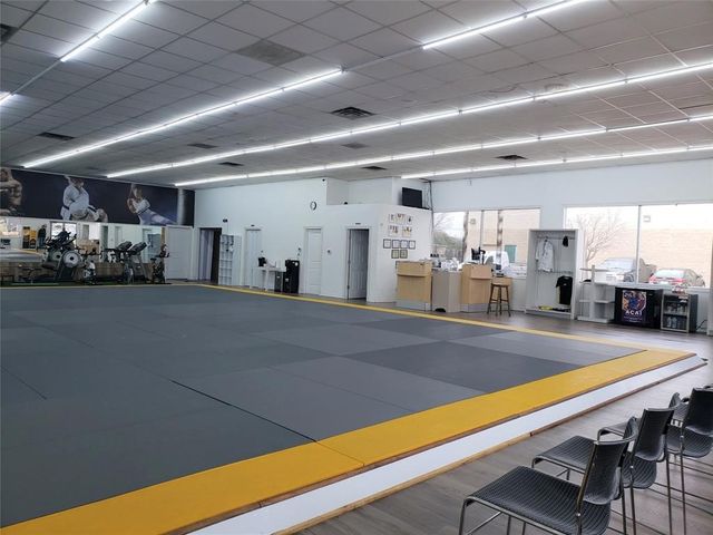 6709 Rufe Snow Drive, Watauga, TX 76148