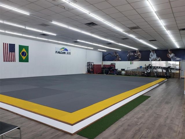 6709 Rufe Snow Drive, Watauga, TX 76148