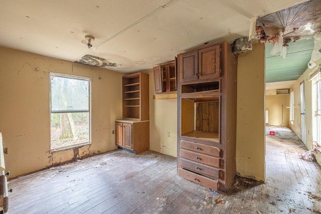 162 Meadow Ln, Livingston, TX 77351