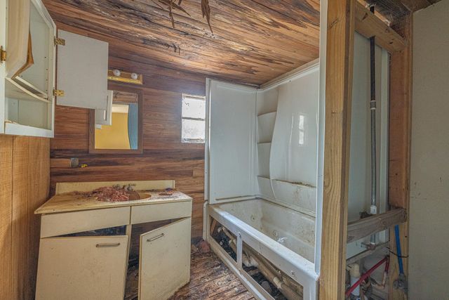 162 Meadow Ln, Livingston, TX 77351