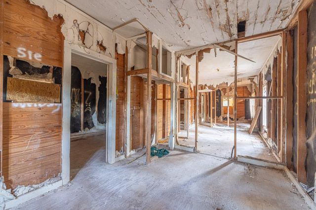 162 Meadow Ln, Livingston, TX 77351