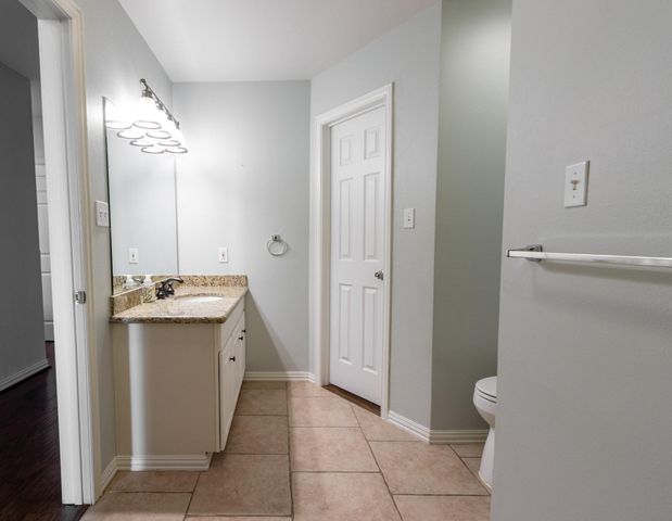 2102 Post Office Street 8, Galveston, TX 77550