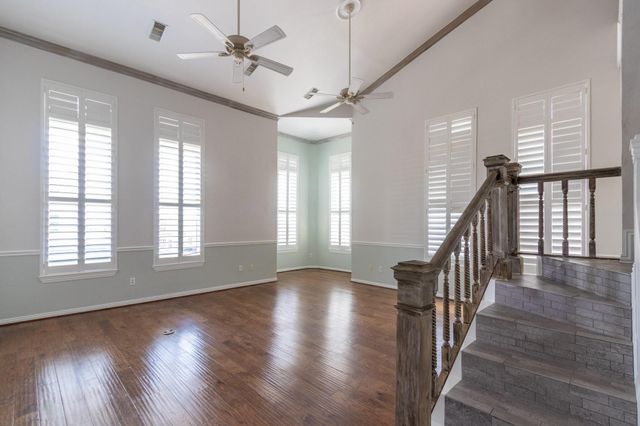 2102 Post Office Street 8, Galveston, TX 77550
