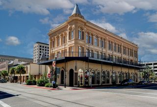 2102 Post Office Street 8, Galveston, TX 77550