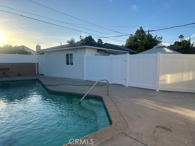 8827 Sylmar, Los Angeles, CA 91402