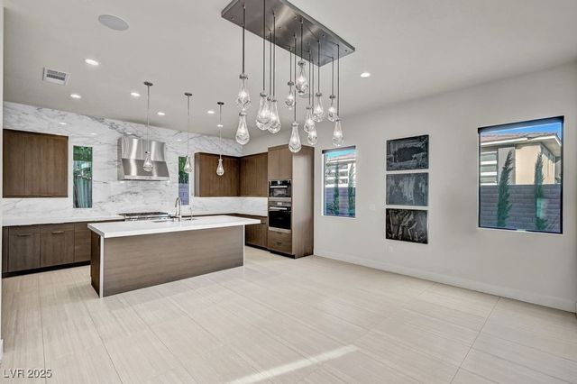 68 Grey Feather Drive, Las Vegas, NV 89135