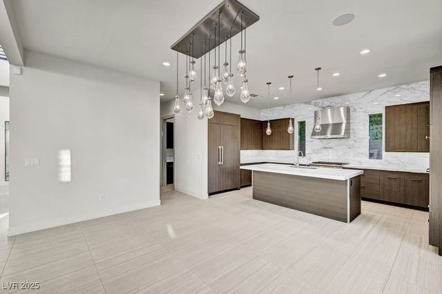 68 Grey Feather Drive, Las Vegas, NV 89135