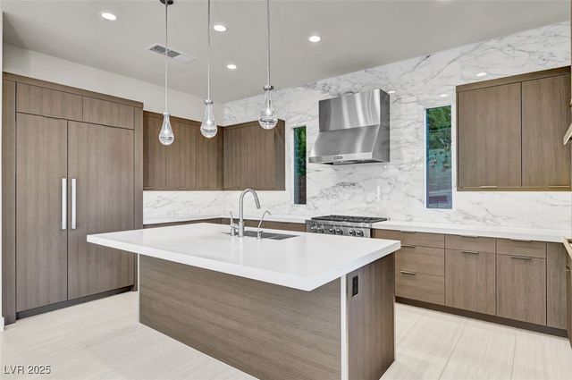 68 Grey Feather Drive, Las Vegas, NV 89135