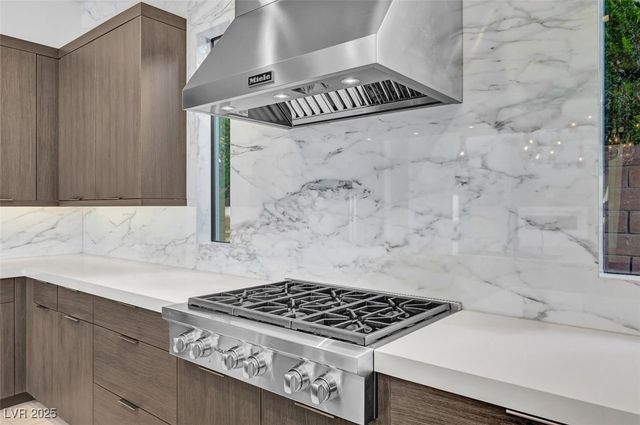 68 Grey Feather Drive, Las Vegas, NV 89135