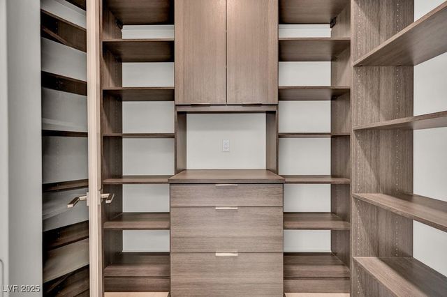 68 Grey Feather Drive, Las Vegas, NV 89135