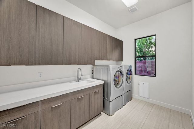 68 Grey Feather Drive, Las Vegas, NV 89135