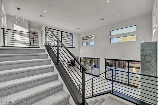 68 Grey Feather Drive, Las Vegas, NV 89135