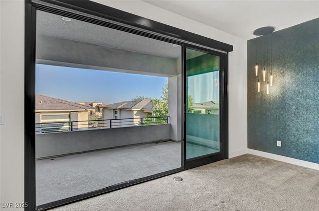 68 Grey Feather Drive, Las Vegas, NV 89135