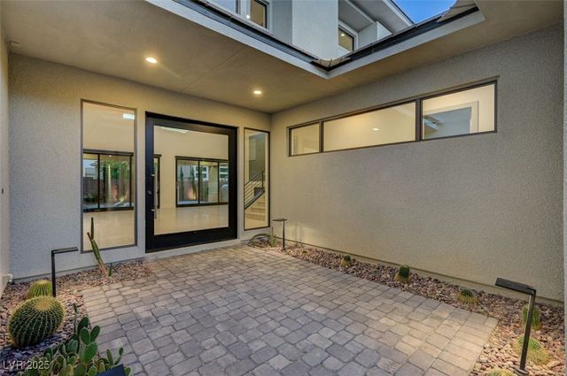 68 Grey Feather Drive, Las Vegas, NV 89135