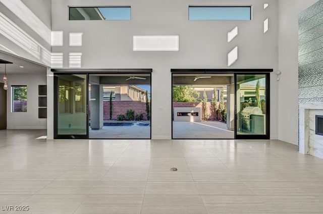 68 Grey Feather Drive, Las Vegas, NV 89135