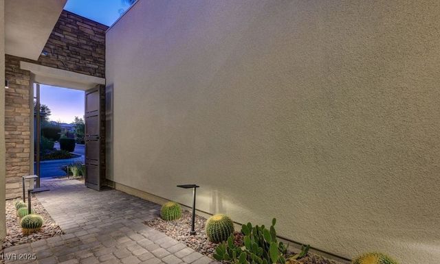 68 Grey Feather Drive, Las Vegas, NV 89135