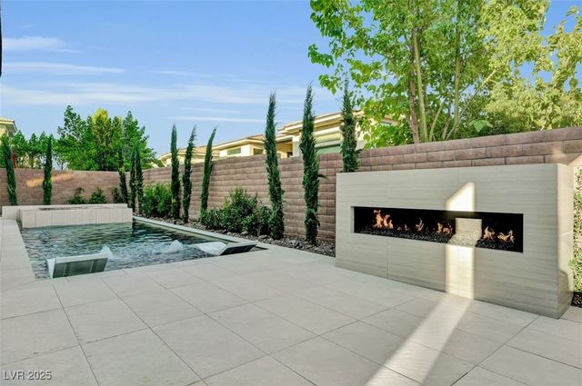 68 Grey Feather Drive, Las Vegas, NV 89135