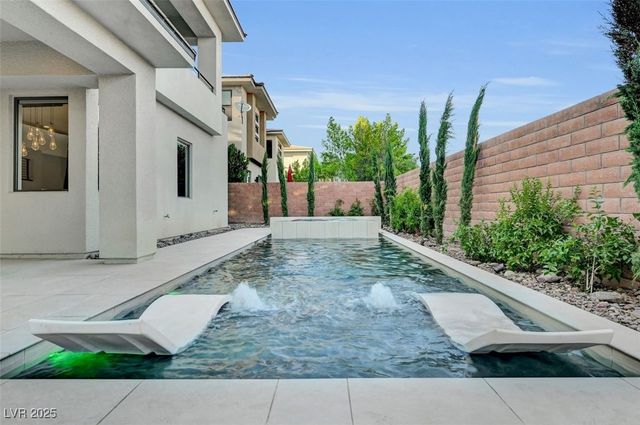 68 Grey Feather Drive, Las Vegas, NV 89135