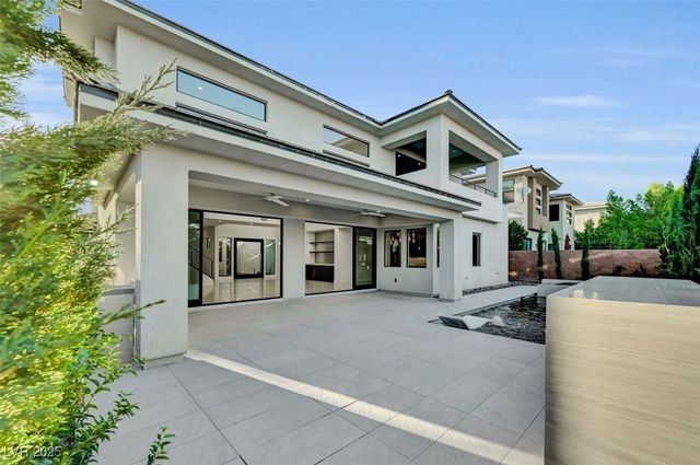 68 Grey Feather Drive, Las Vegas, NV 89135