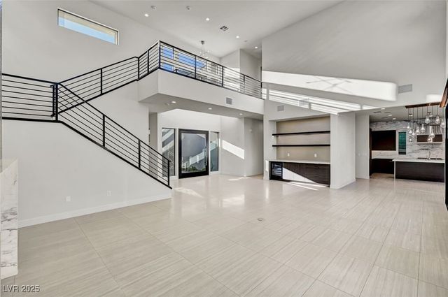 68 Grey Feather Drive, Las Vegas, NV 89135