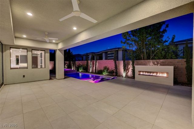 68 Grey Feather Drive, Las Vegas, NV 89135