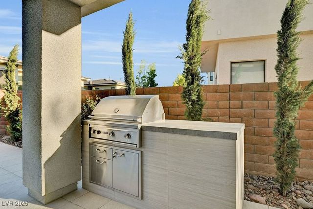 68 Grey Feather Drive, Las Vegas, NV 89135