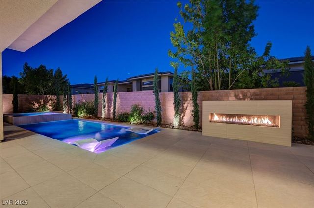 68 Grey Feather Drive, Las Vegas, NV 89135