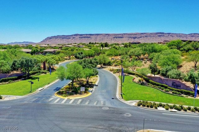 68 Grey Feather Drive, Las Vegas, NV 89135