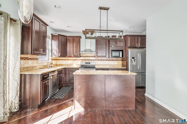 9 Fox Run Lane, Seymour, CT 06483